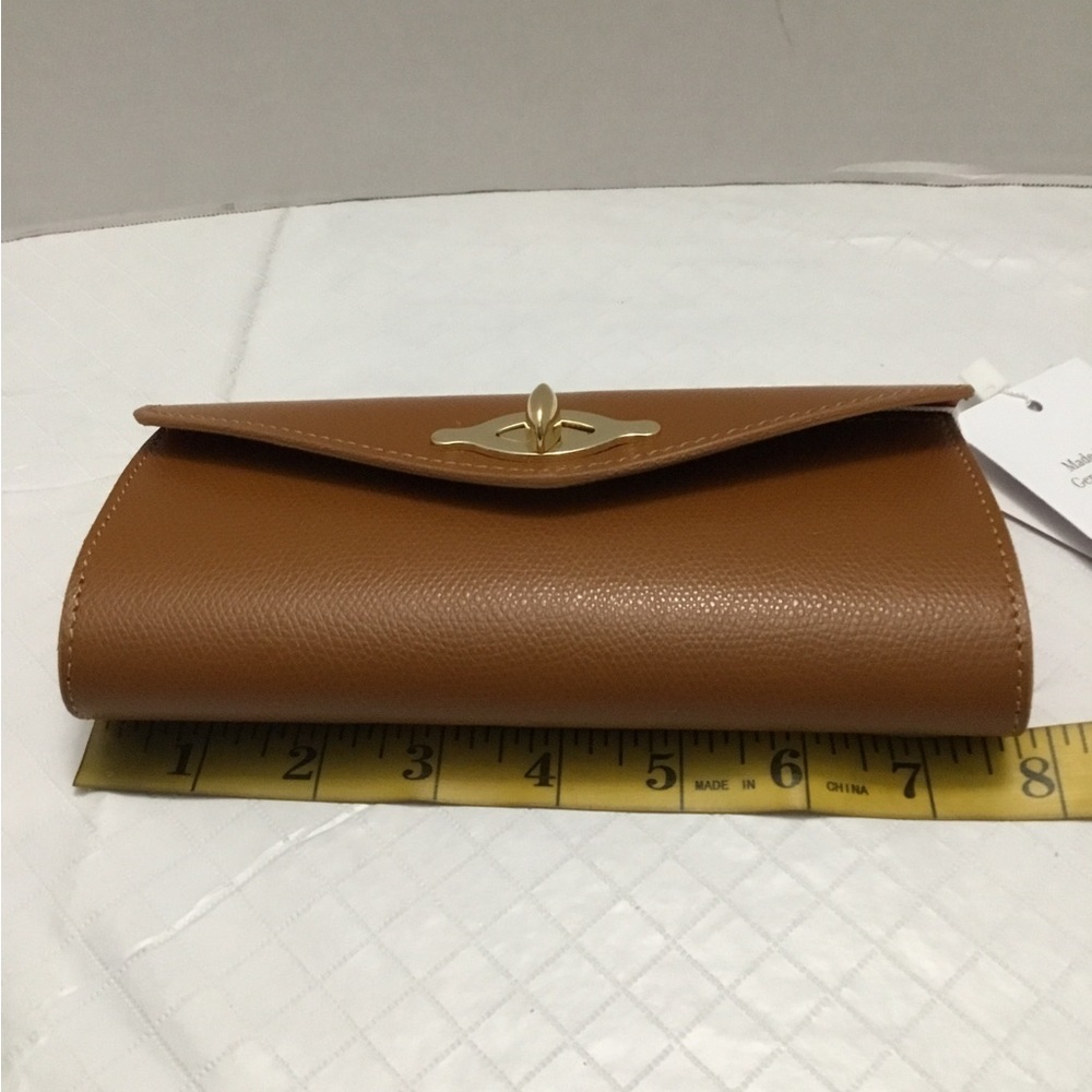 ISADORA Classic Tan Leather Wallet with Gold Turn-Lock